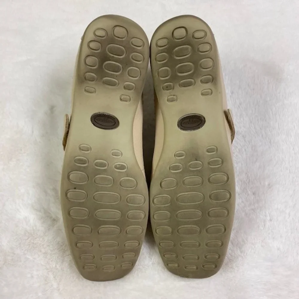 LIKE NEW Mushrooms Leather Woven Loafers Mary Janes Slip on, size 9‎